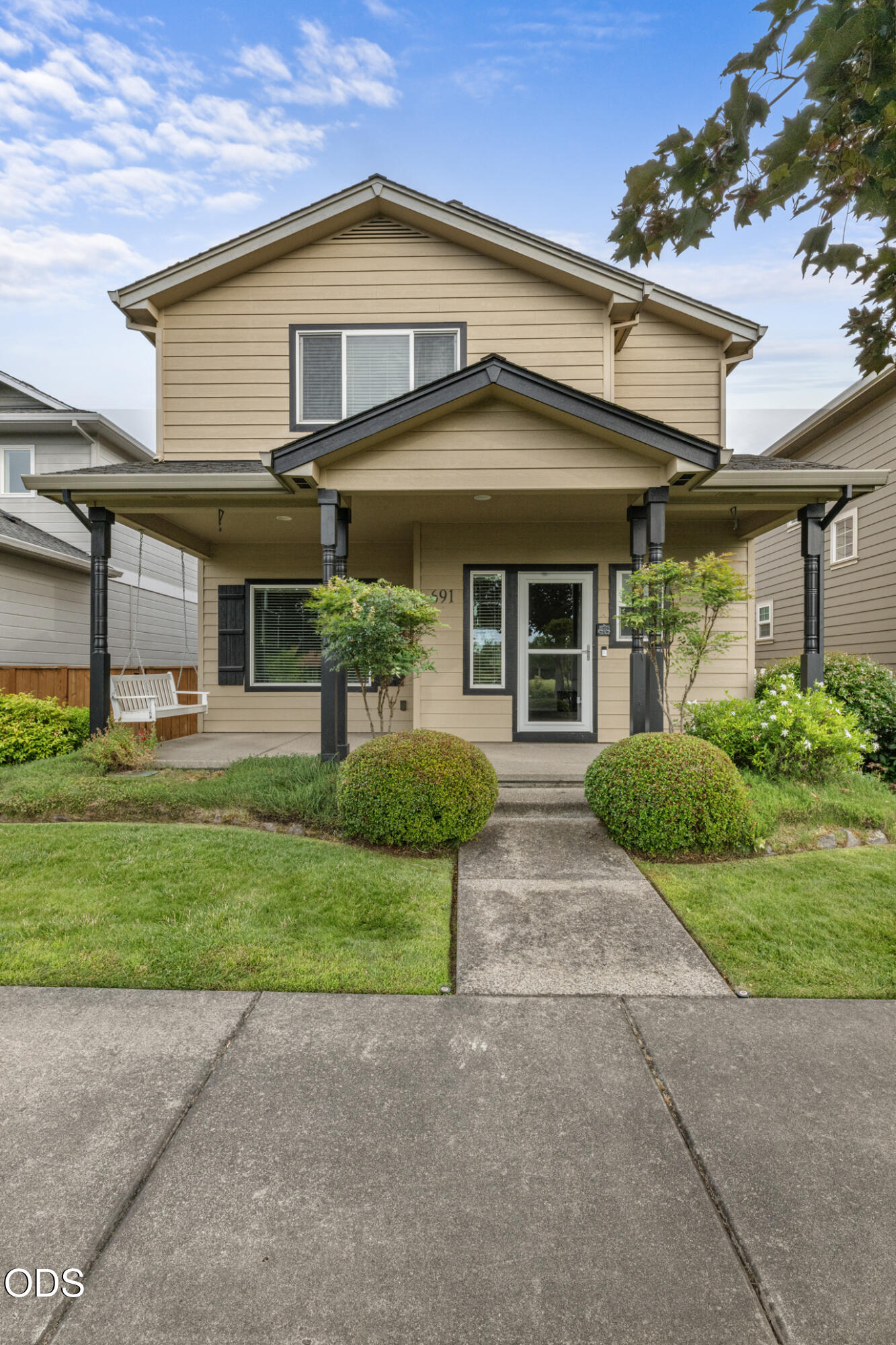 691 Buck Point Street Central Point, OR 97502 - Photo 3 of 31 Gallery Image 3