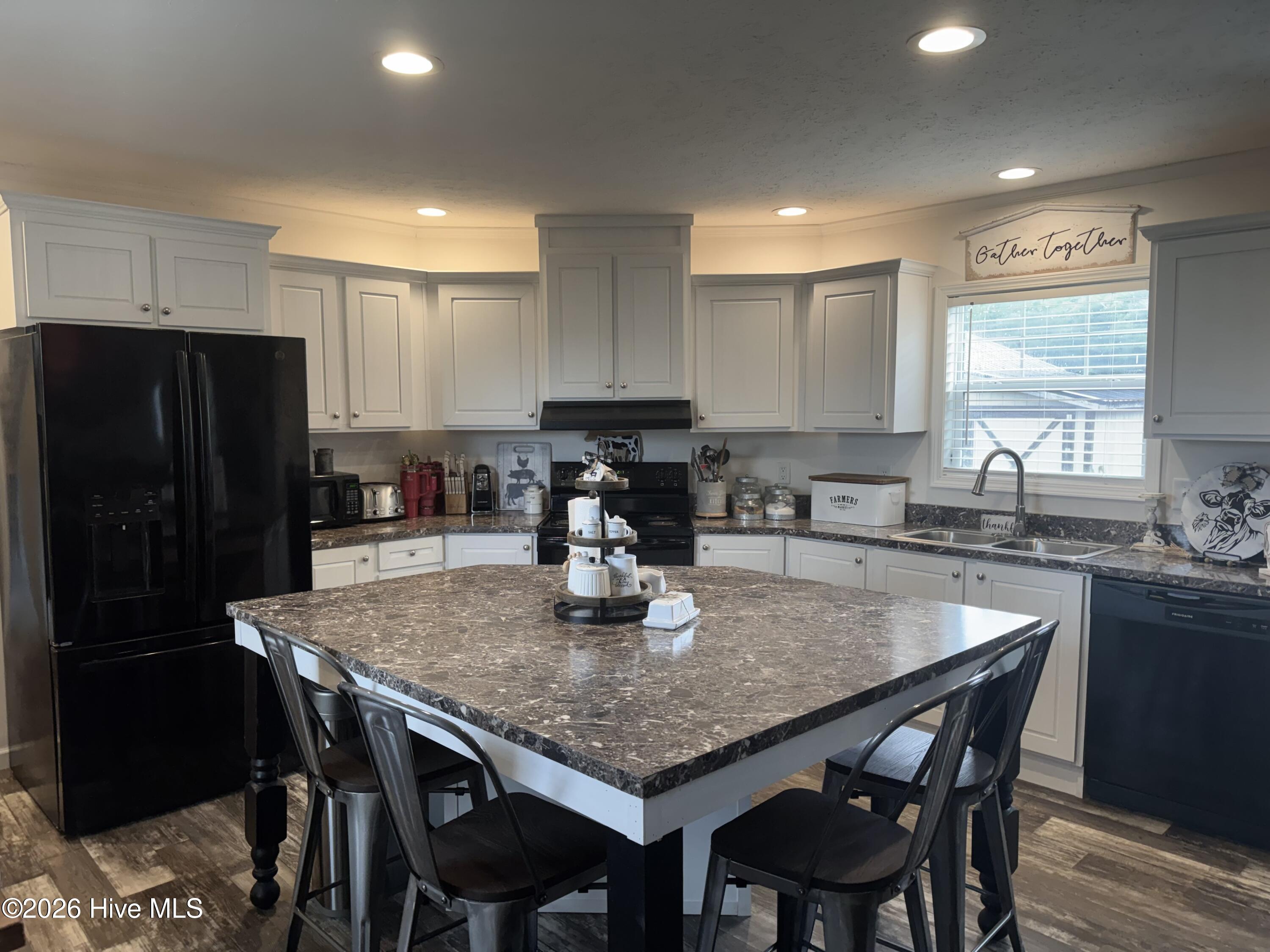 467 Macedonia Church Road Evergreen, NC 28438 - Photo 4 of 15 Kitchen w/Large Island