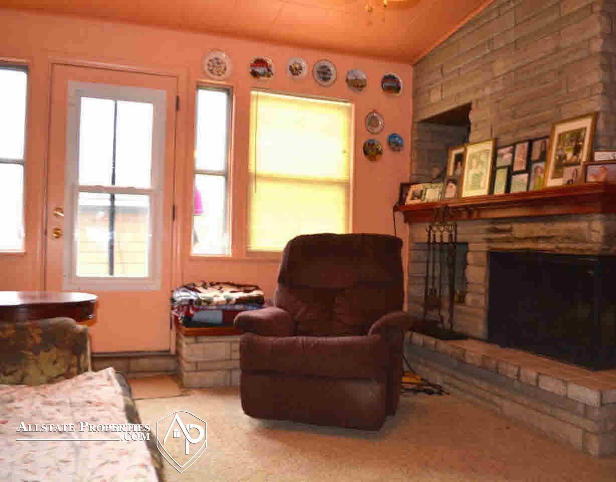 2325 Howe Road Burton, MI 48519 - Photo 17 of 24 21321488-16.JPG