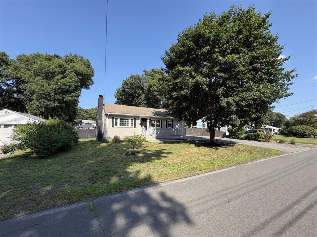 8 Fairbrook Road Framingham, MA 01701 - Photo 3 of 42