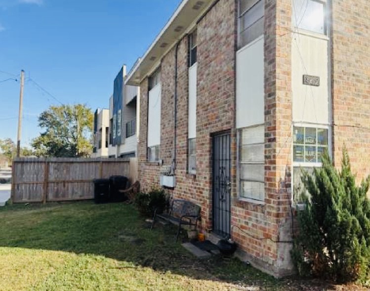 8219 Corinth Street Houston, TX 77051 - Photo 3 of 10 Exterior Back - Left
