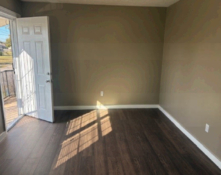 8219 Corinth Street Houston, TX 77051 - Photo 4 of 10 Living Room