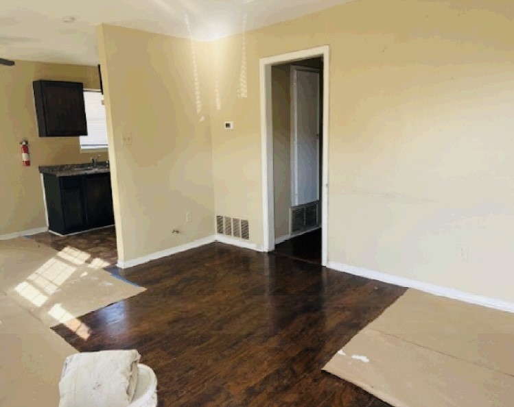 8219 Corinth Street Houston, TX 77051 - Photo 5 of 10 Living Room/Dining