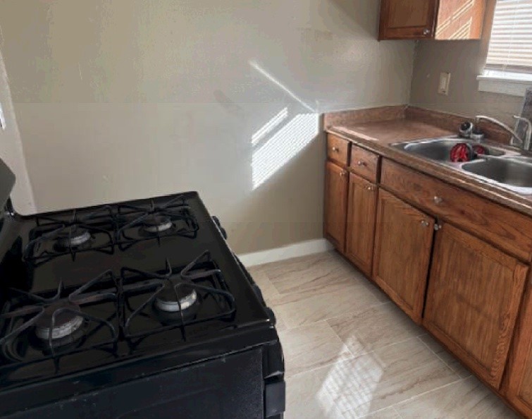 8219 Corinth Street Houston, TX 77051 - Photo 6 of 10 Kitchen