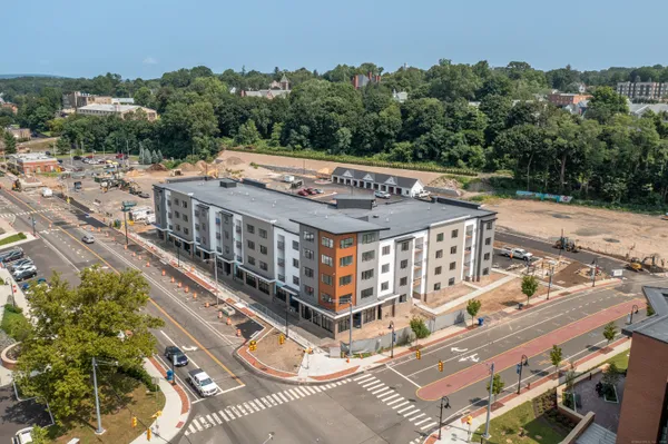 $2,700 | 130 North Main Street, Unit 306, Bristol, CT 06010