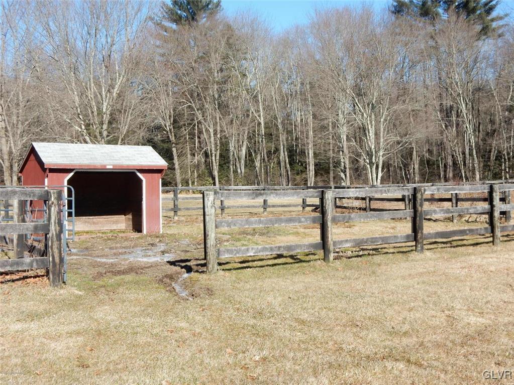 320 Merwinsburg Road Effort, PA 18330 - Photo 6 of 36 Gallery Image 6