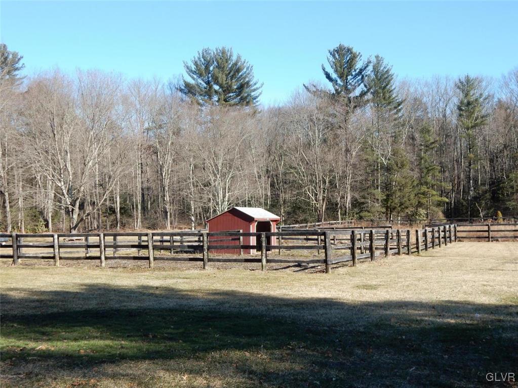 320 Merwinsburg Road Effort, PA 18330 - Photo 8 of 36 Gallery Image 8
