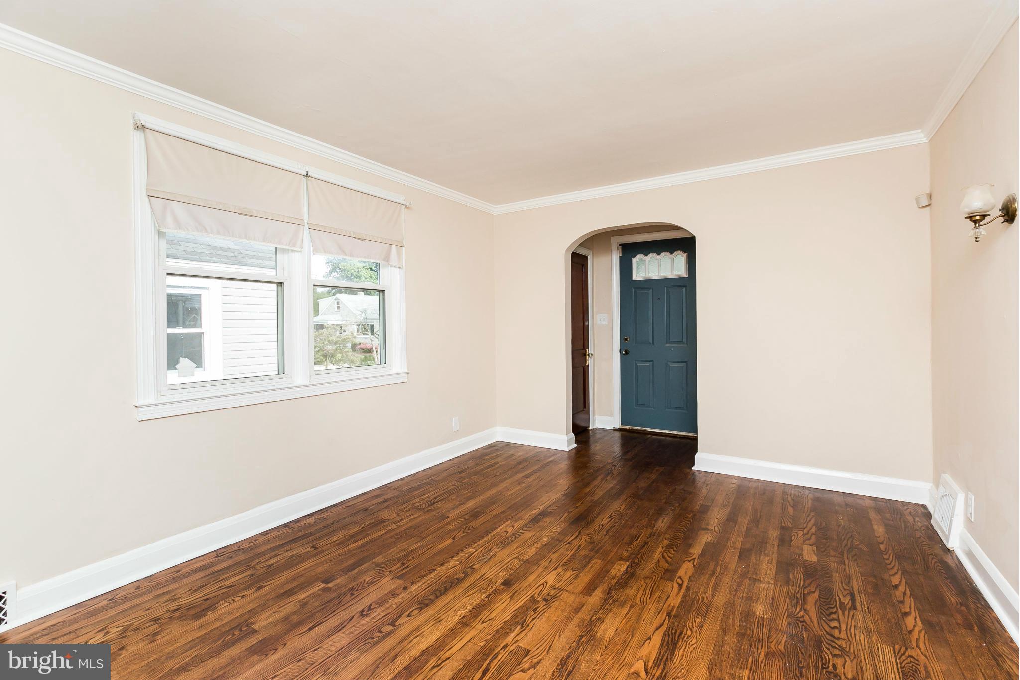 2515 Wentworth Road Baltimore, MD 21234 - Photo 2 of 30 Living Room