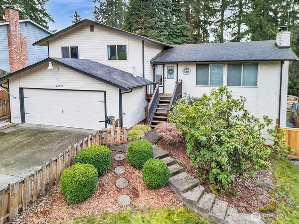 a view of front of house with a yard
