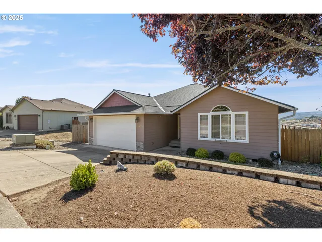 $439,000 | 1884 Northeast Sunset Street, Roseburg, OR 97470