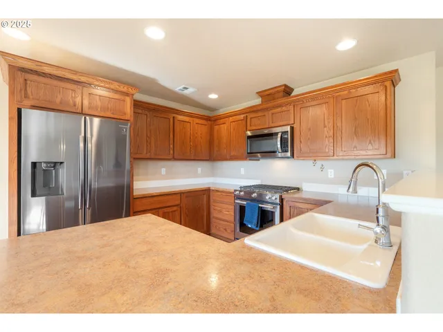 $439,000 | 1884 Northeast Sunset Street, Roseburg, OR 97470