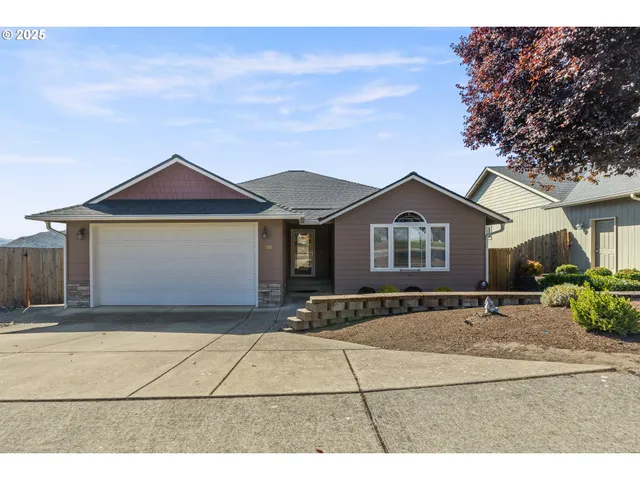 $439,000 | 1884 Northeast Sunset Street, Roseburg, OR 97470