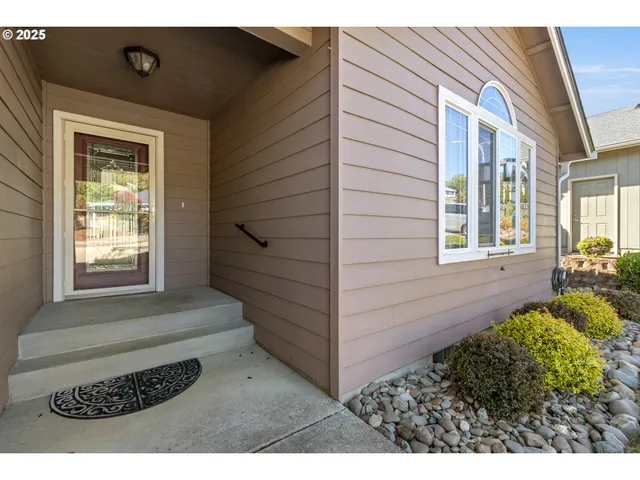 $439,000 | 1884 Northeast Sunset Street, Roseburg, OR 97470