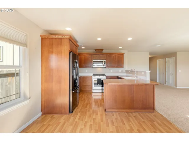 $439,000 | 1884 Northeast Sunset Street, Roseburg, OR 97470