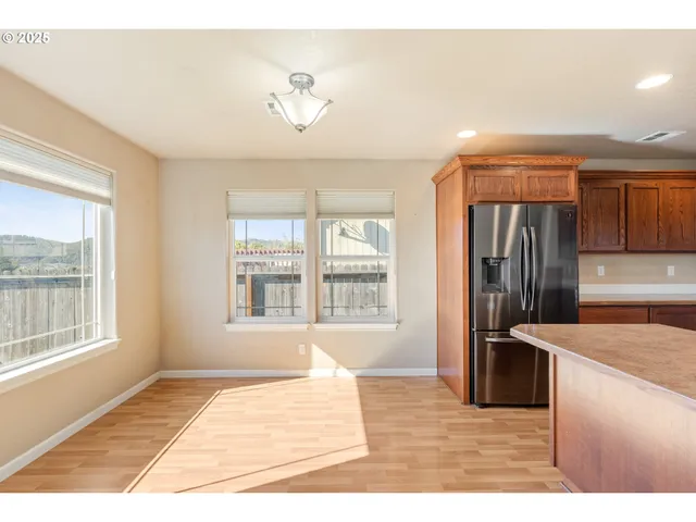 $439,000 | 1884 Northeast Sunset Street, Roseburg, OR 97470