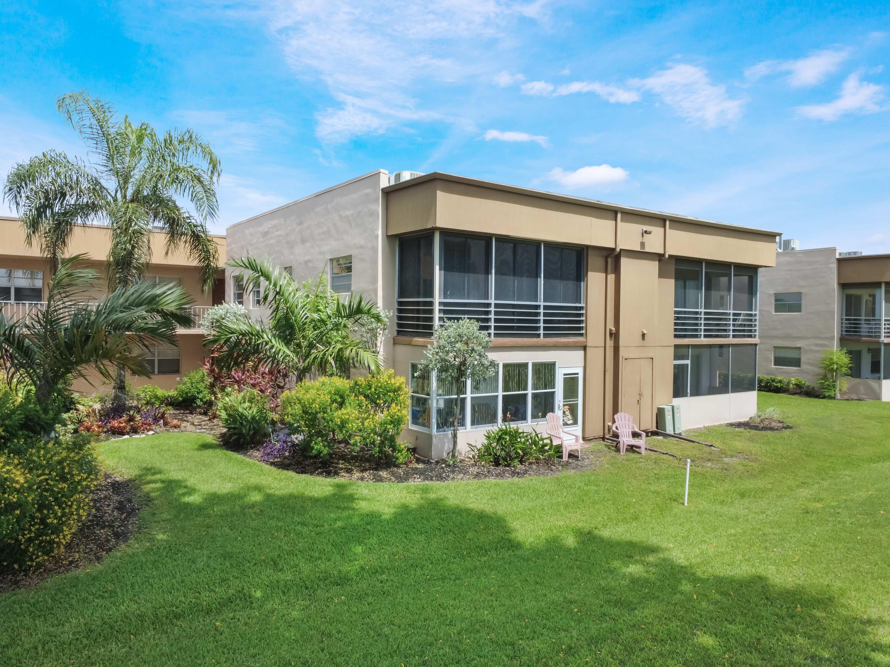 30 Flanders A Delray Beach, FL 33484 - Photo 26 of 38 Unit Front