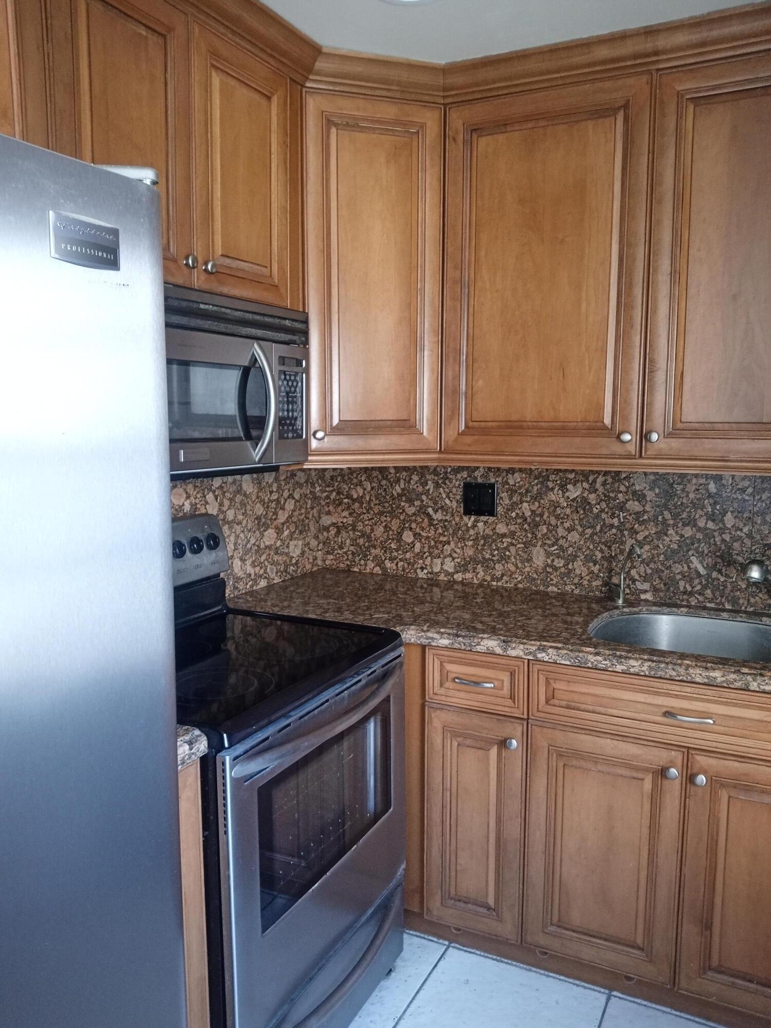 30 Flanders A Delray Beach, FL 33484 - Photo 29 of 38 4