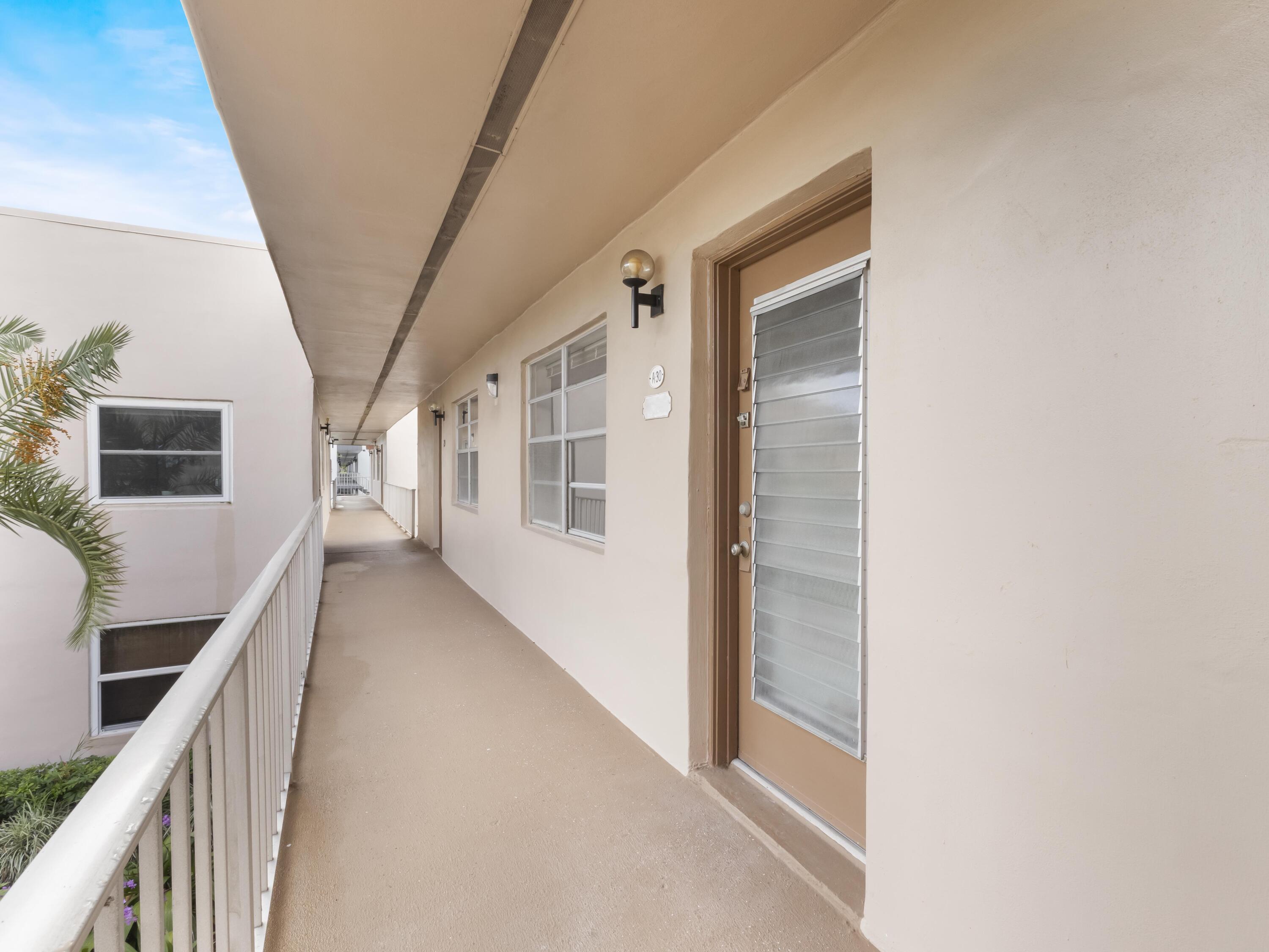 30 Flanders A Delray Beach, FL 33484 - Photo 5 of 38 Unit Entry