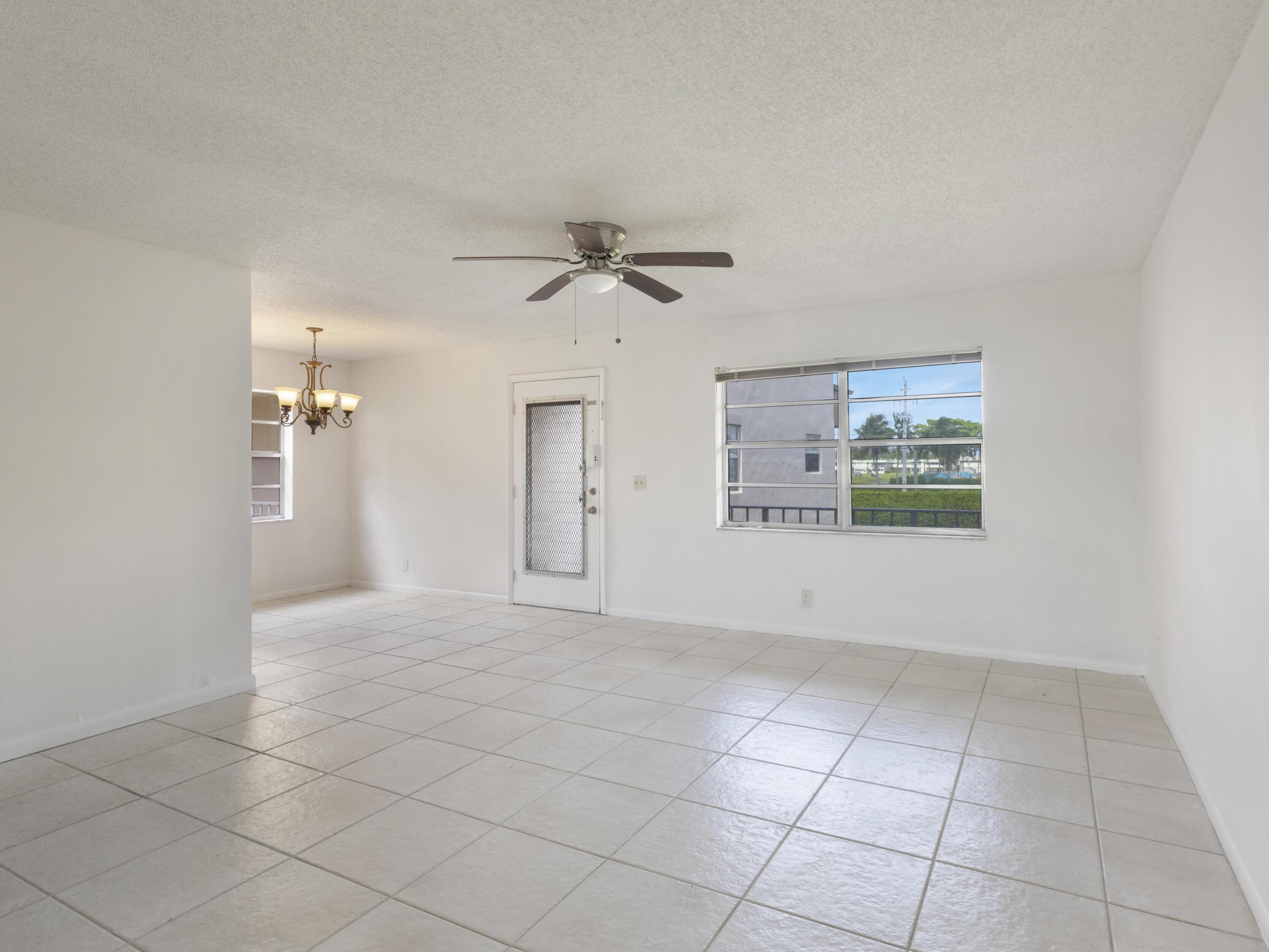30 Flanders A Delray Beach, FL 33484 - Photo 7 of 38 Living to Dining
