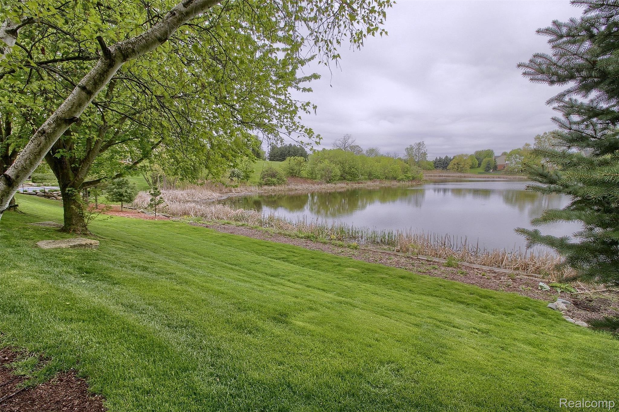 1229 Tulberry Circle Rochester, MI 48306 - Photo 35 of 36 35-Backyard.jpg