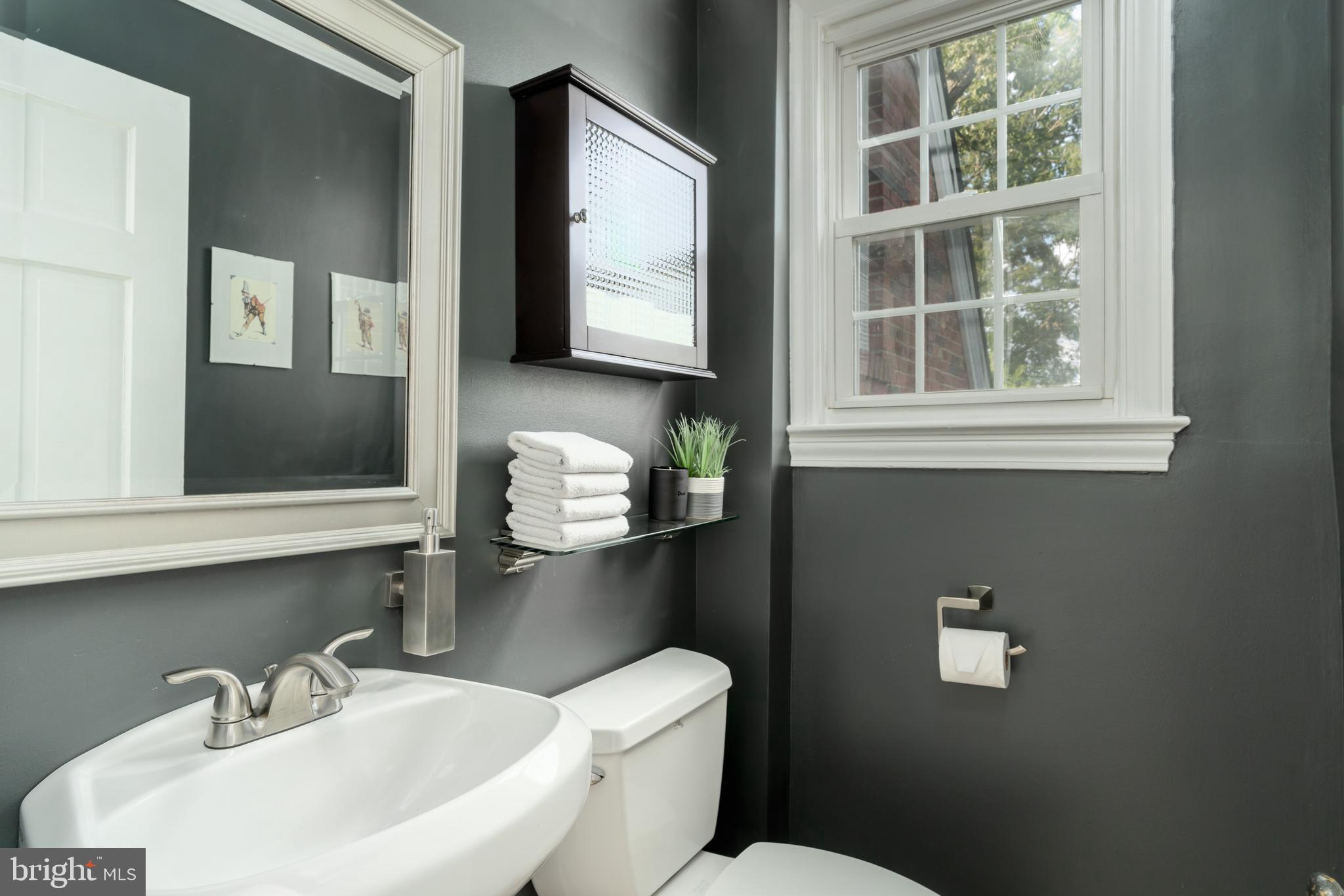 10421 Naglee Road Silver Spring, MD 20903 - Photo 20 of 50 Upper level bathroom