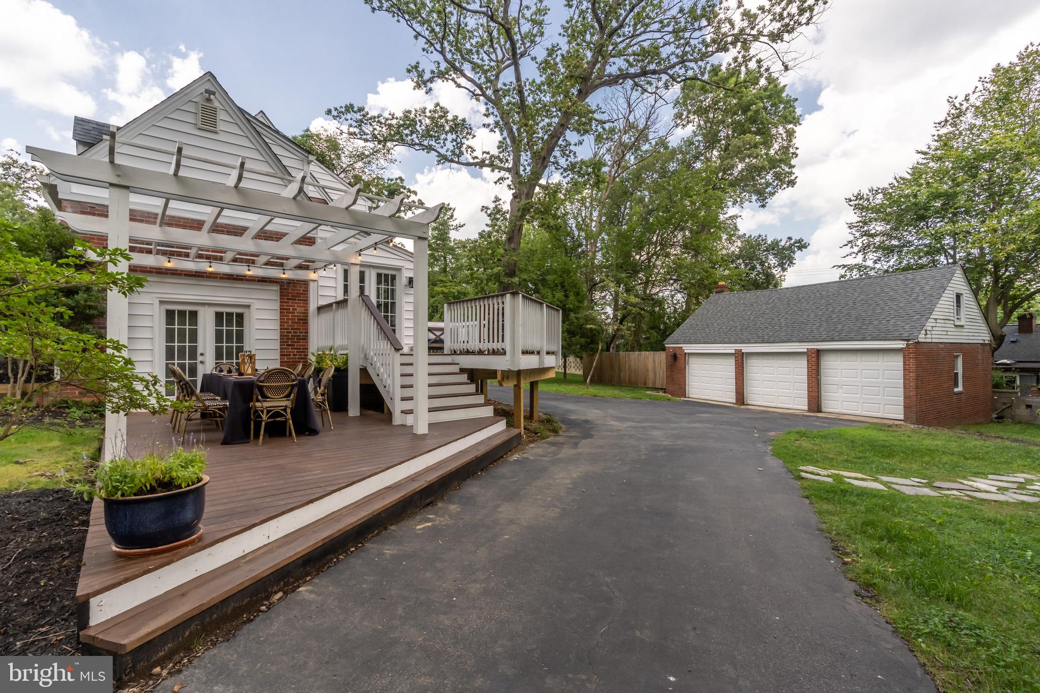 10421 Naglee Road Silver Spring, MD 20903 - Photo 39 of 50 Expansive entertaining space