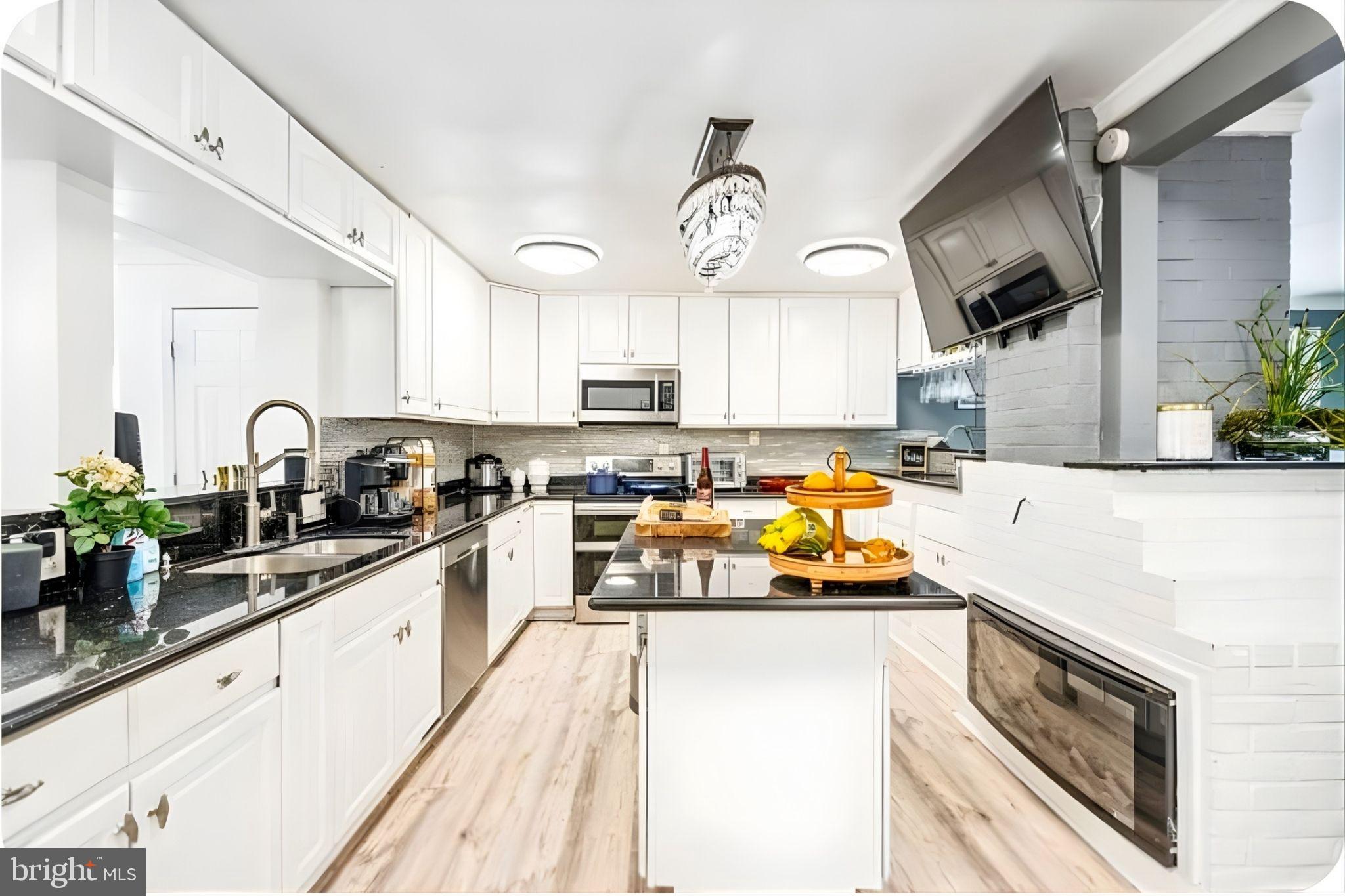 79 Gridiron Road Levittown, PA 19057 - Photo 4 of 50