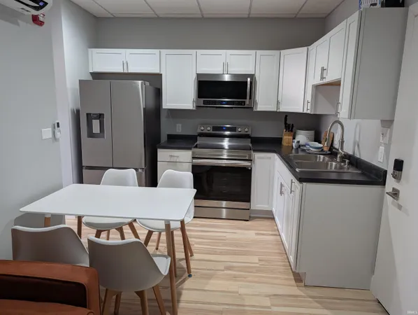 $1,720 | 300 North Union Street, Kokomo, IN 46901