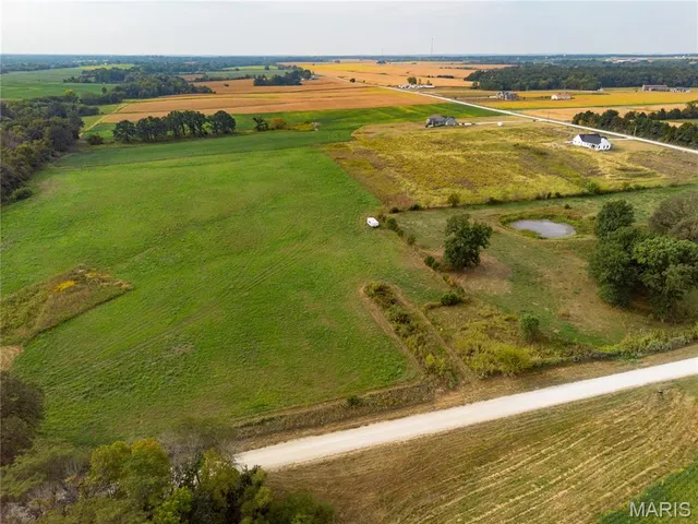 $280,000 | 422 Hickory Wood Road, Jonesburg, MO 63351