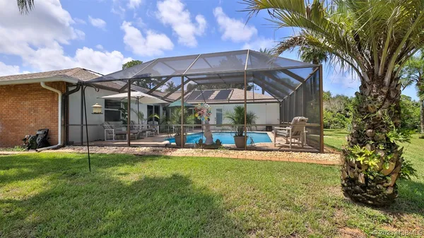 a view of a house with a backyard