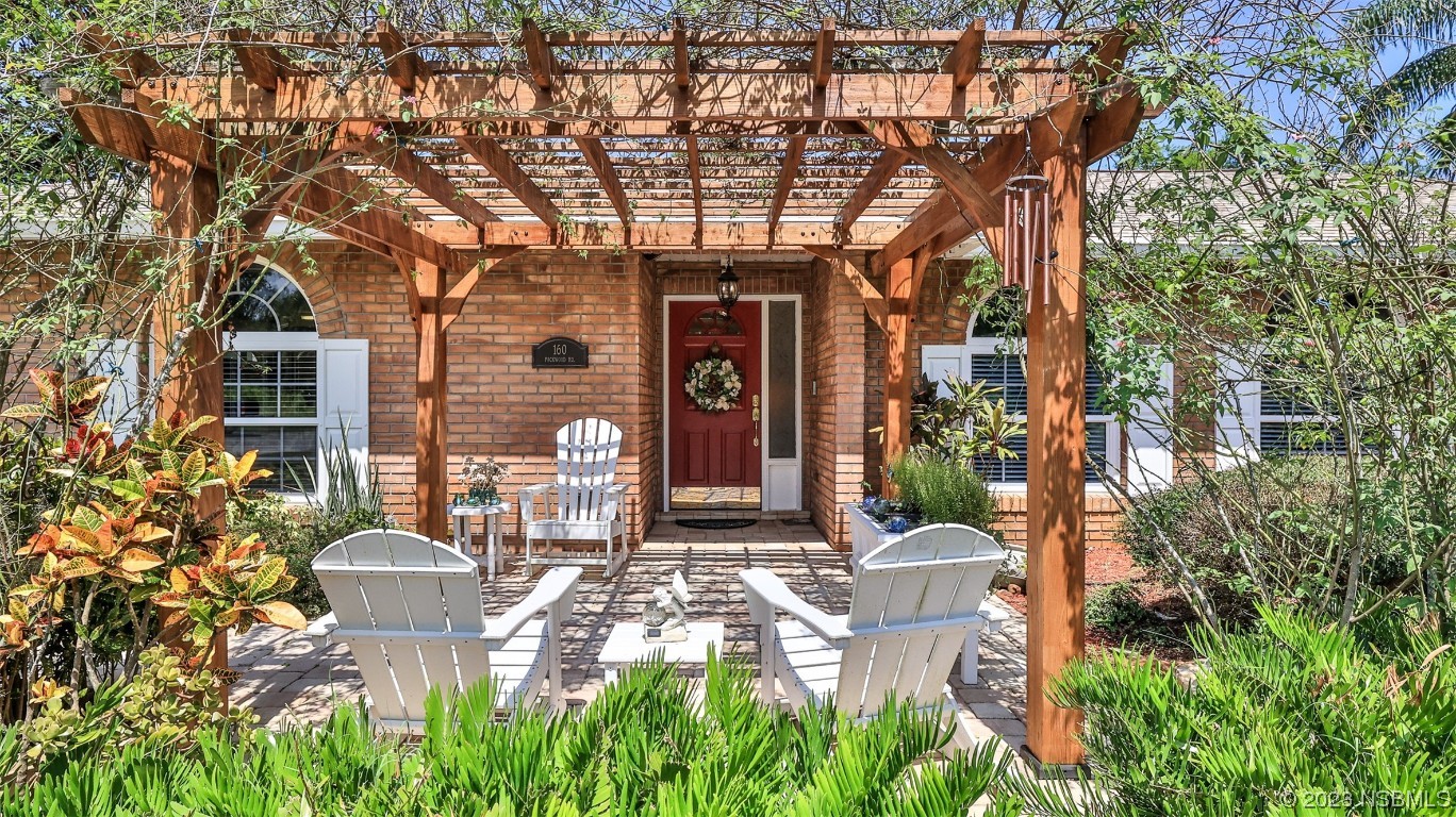 160 Packwood Road Edgewater, FL 32141 - Photo 8 of 31 a front view of a house with garden