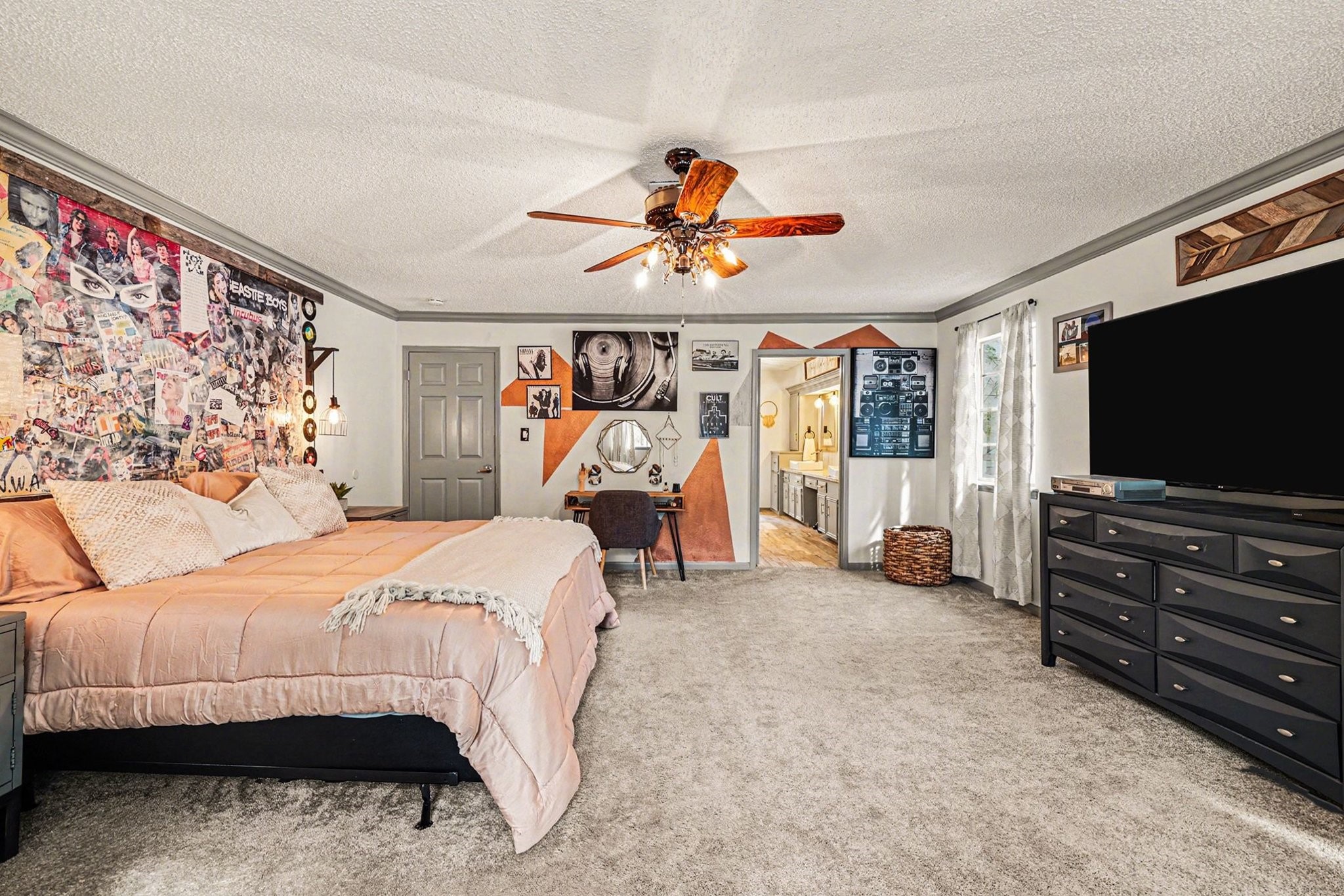 9530 Arcade Drive Spring, TX 77379 - Photo 29 of 37 This primary bedroom also offers a private en suite.