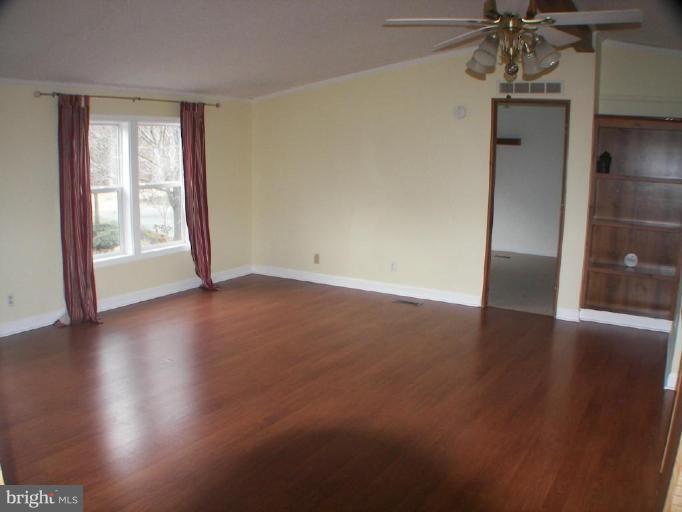 24930 Dukes Road Greensboro, MD 21639 - Photo 10 of 20 Living Room