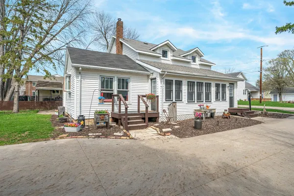 $299,900 | 210 South 4th Street, Winneconne, WI 54986