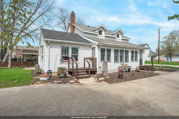 $299,900 | 210 South 4th Street, Winneconne, WI 54986