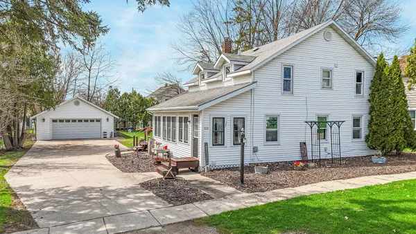 $299,900 | 210 South 4th Street, Winneconne, WI 54986