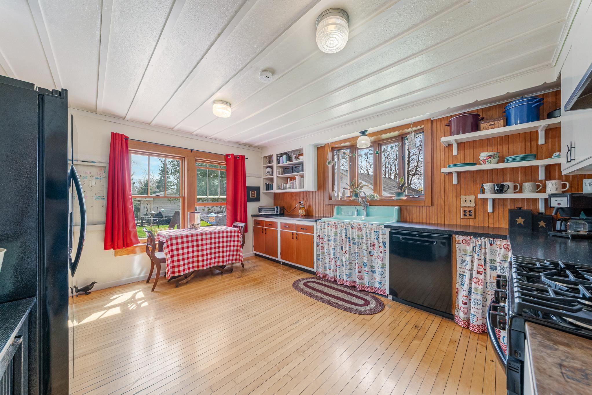 210 South 4th Street Winneconne, WI 54986 - Photo 7 of 46