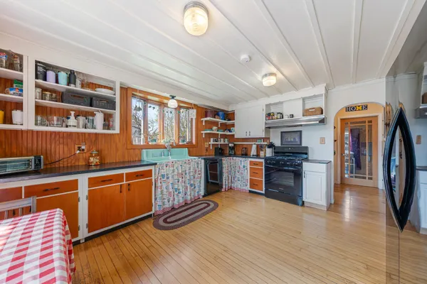 $299,900 | 210 South 4th Street, Winneconne, WI 54986