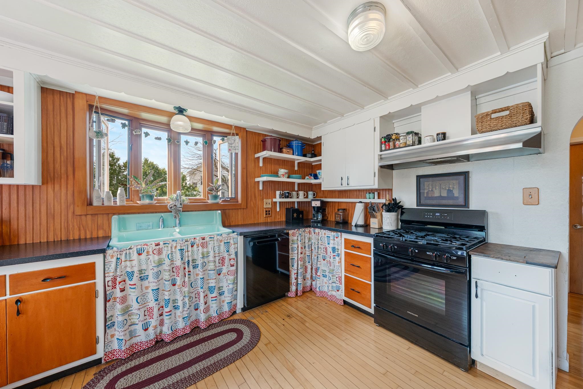 210 South 4th Street Winneconne, WI 54986 - Photo 9 of 46