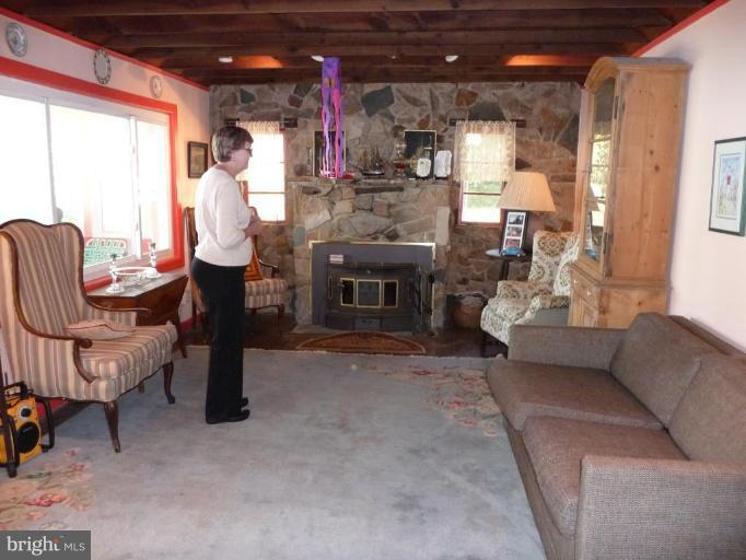 12015 Potomac View Road Newburg, MD 20664 - Photo 5 of 11 LIVING ROOM