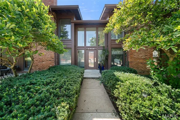 $309,900 | 1968 Meadowtree Lane, Unit 5, Kirkwood, MO 63122