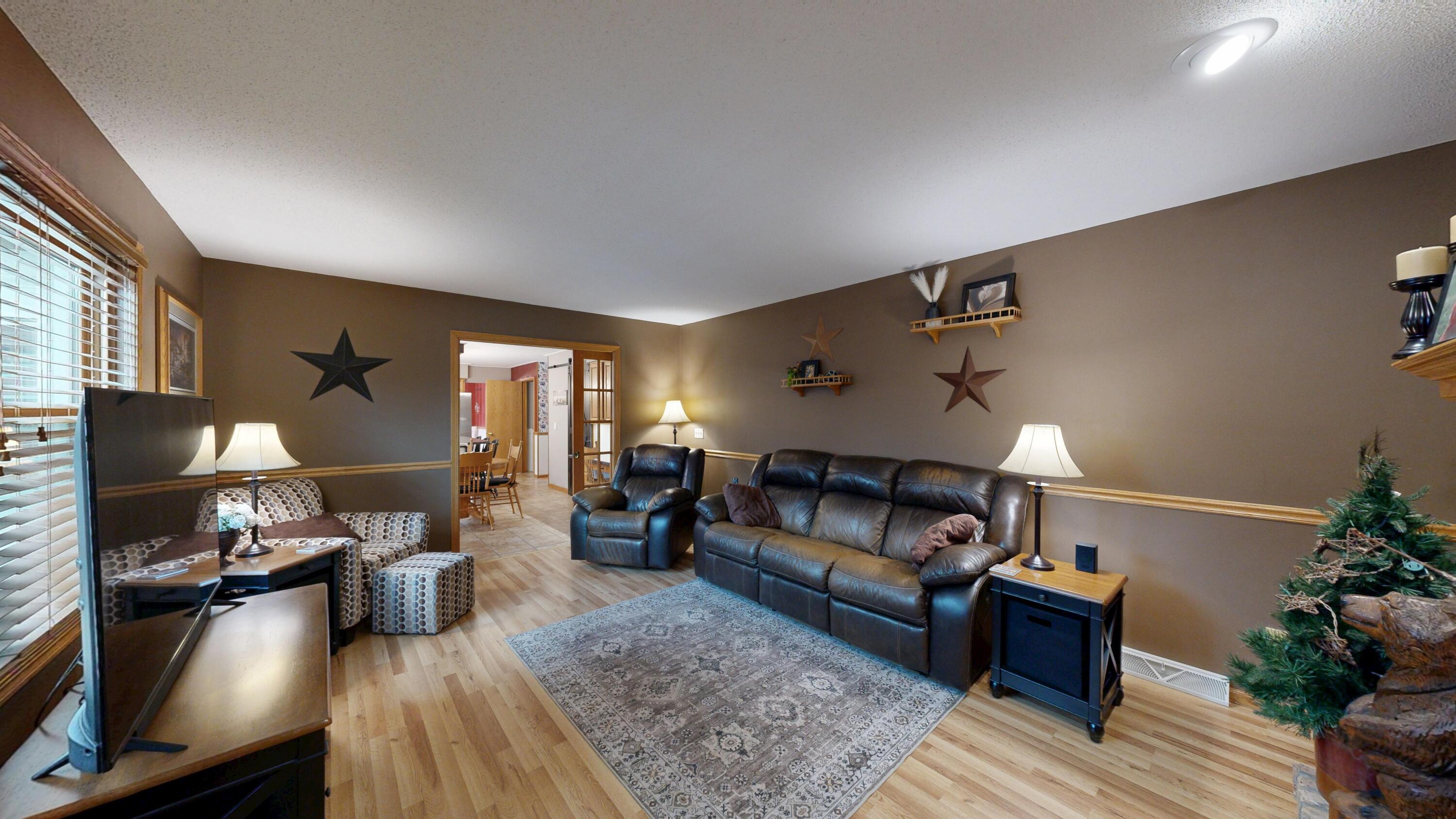 1333 Ridgewood Drive Winona, MN 55987 - Photo 20 of 69 Living Room