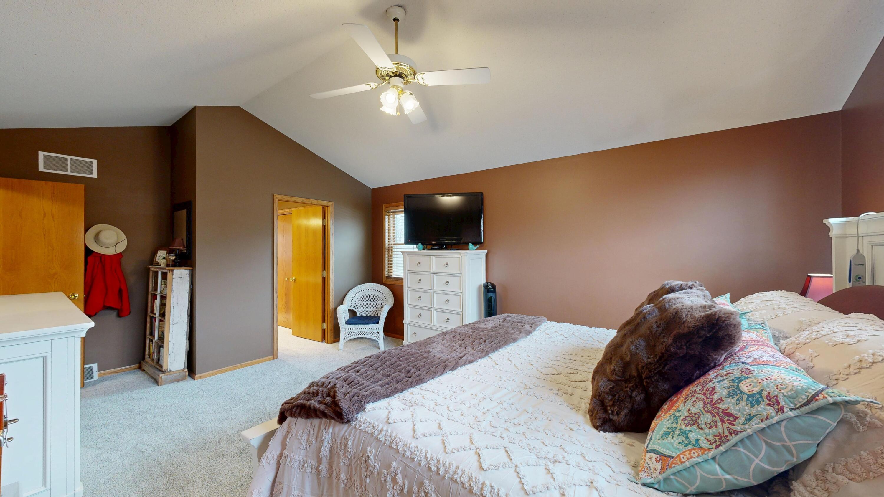 1333 Ridgewood Drive Winona, MN 55987 - Photo 34 of 69 Primary Bedroom