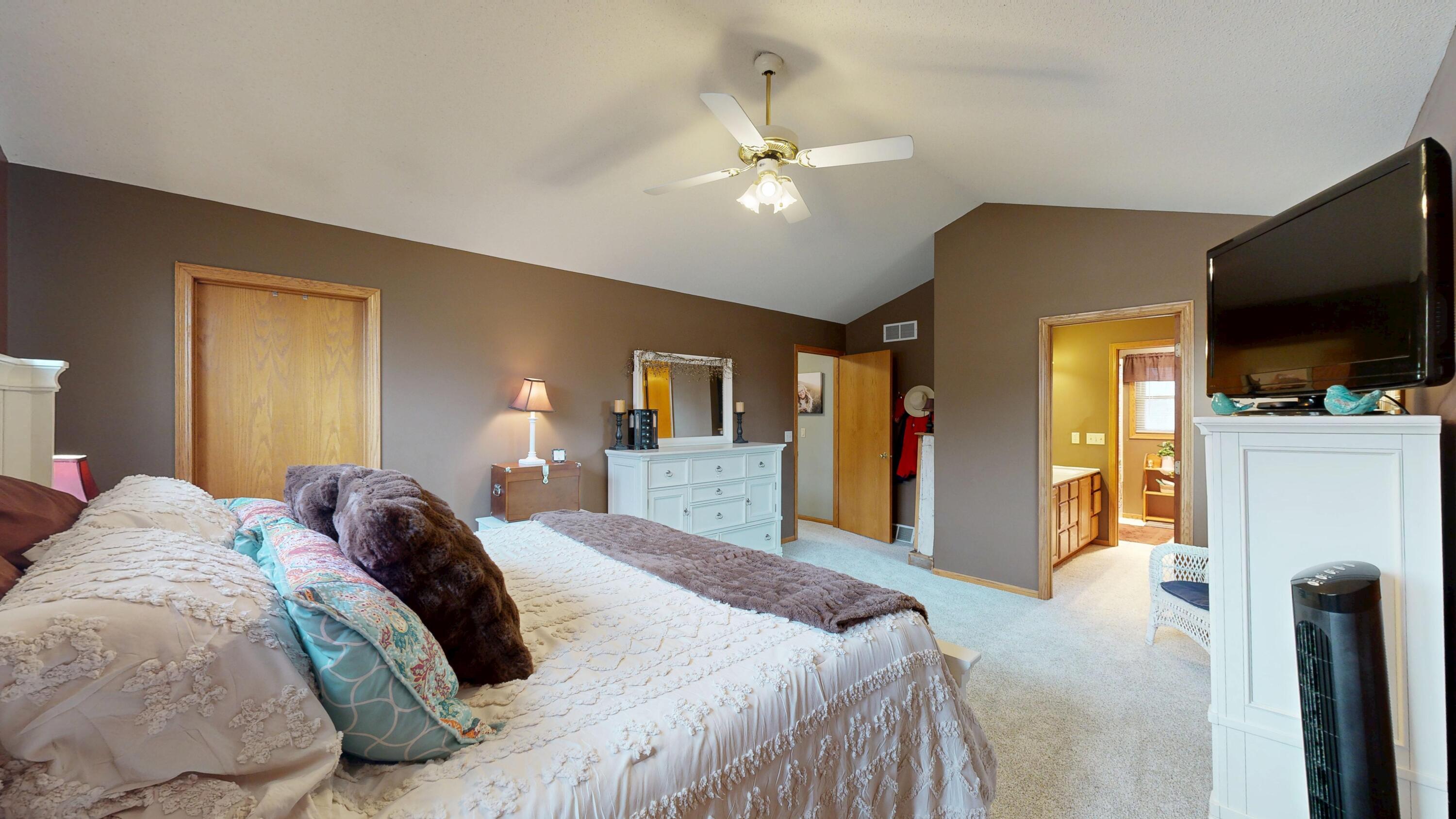 1333 Ridgewood Drive Winona, MN 55987 - Photo 35 of 69 Primary Bedroom