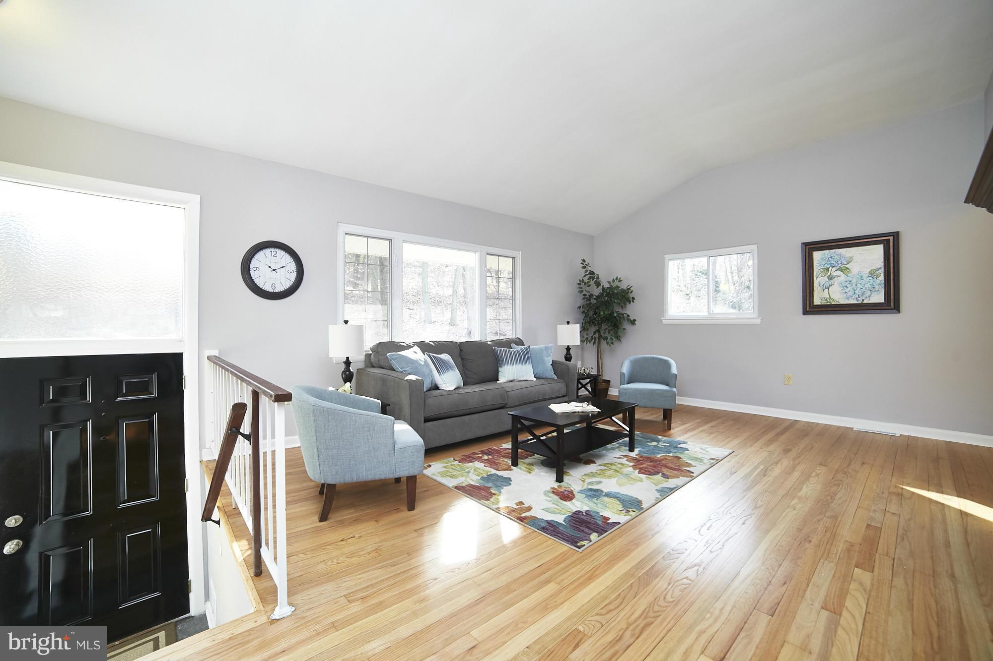 915 Cromwell Bridge Road Towson, MD 21286 - Photo 14 of 30 Living Room