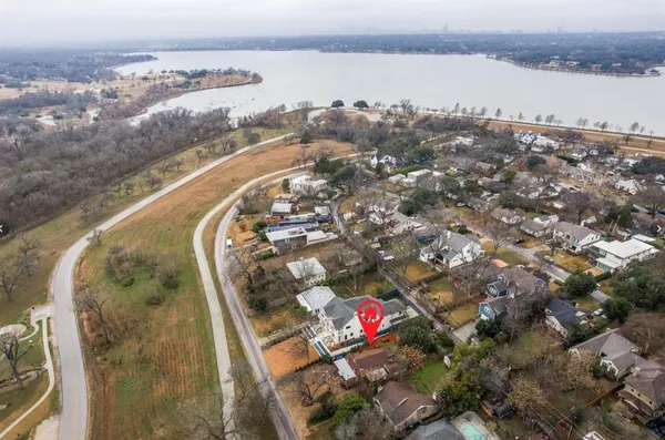 $3,300 | 9235 East Lake Highlands Drive, Dallas, TX 75218