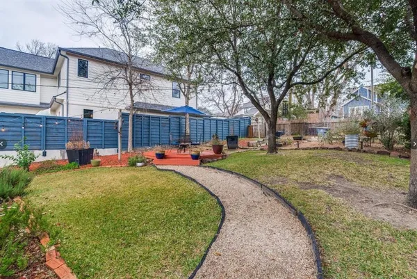 $3,300 | 9235 East Lake Highlands Drive, Dallas, TX 75218