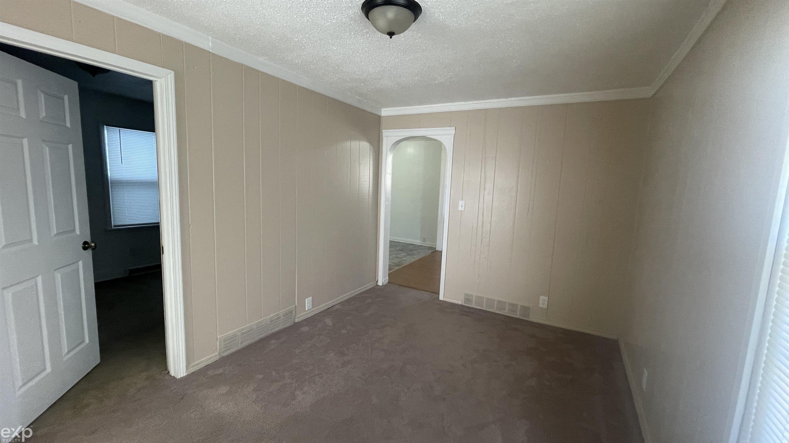 2161 East Judd Road Burton, MI 48529 - Photo 6 of 11 50089526-6.JPG