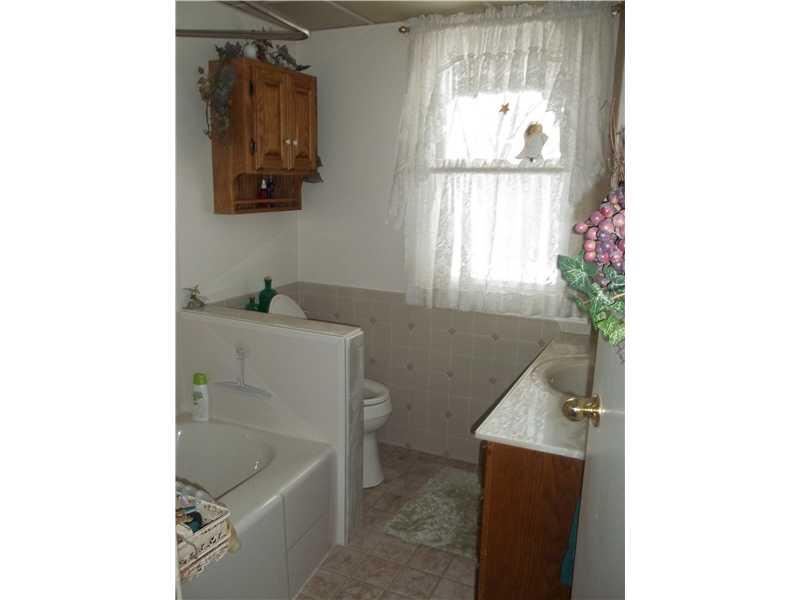 1817 Pulaski Road New Castle, PA 16105 - Photo 8 of 9 Master Bath/Spa.