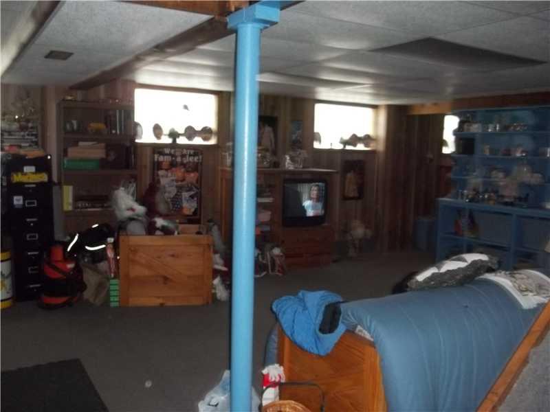 1817 Pulaski Road New Castle, PA 16105 - Photo 9 of 9 Den/Family/Great Room.